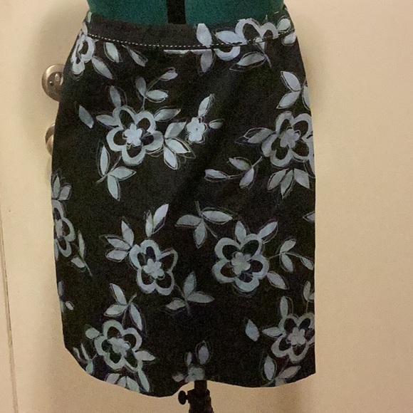 Ann Taylor Skirt 8  100% cotton Blue Floral Print - Picture 2 of 7